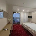 Hotel White Boutique Hotel- *