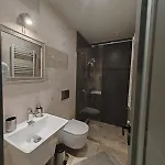 White Boutique Hotel- *