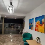 White Boutique Hotel- *