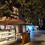 White Boutique Hotel- *
