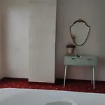 White Boutique Hotel- *