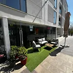Hotel White Boutique Hotel- *
