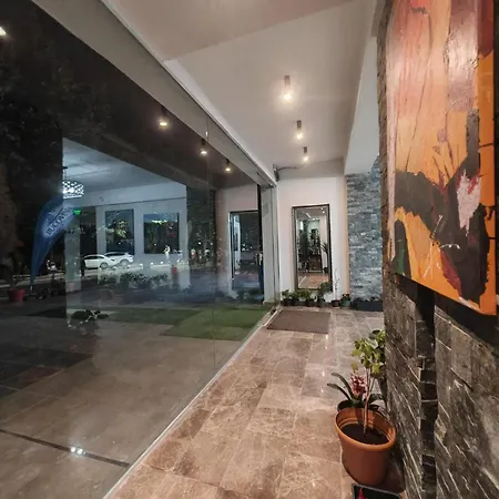 White Boutique Hotel-