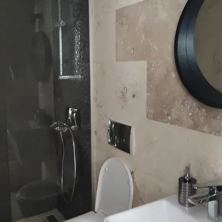 White Boutique Hotel- *