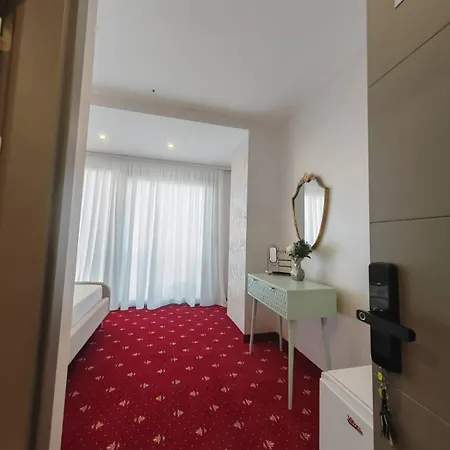 White Boutique Hotel-