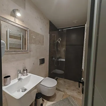 White Boutique Hotel- *