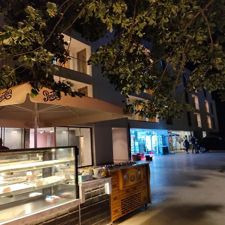 White Boutique Hotel- *