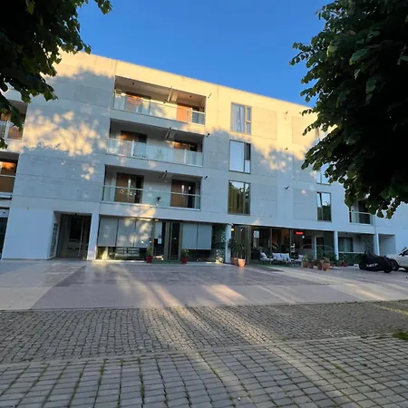 White Boutique Hotel- *