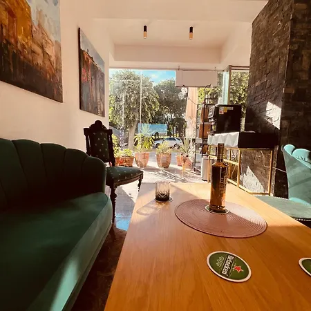 White Boutique Hotel- *