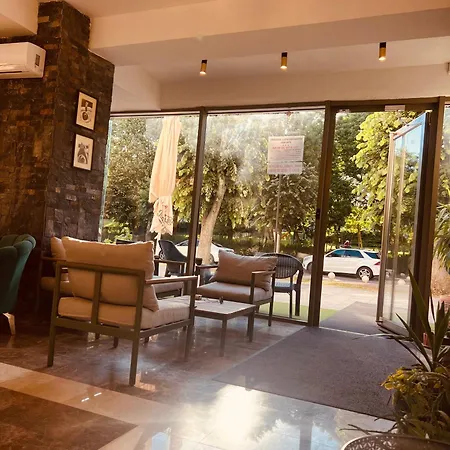 White Boutique Hotel-