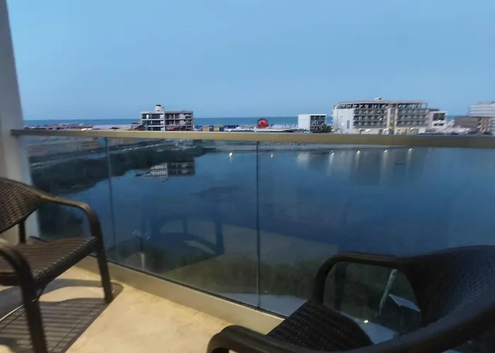 White Boutique Hotel-