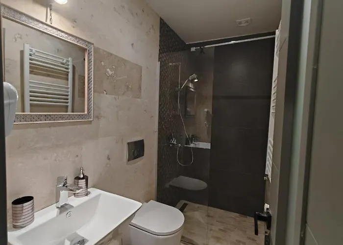 White Boutique Hotel- *