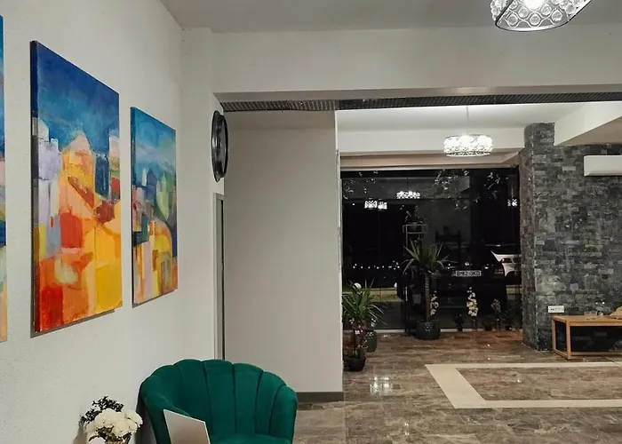 White Boutique Hotel- *