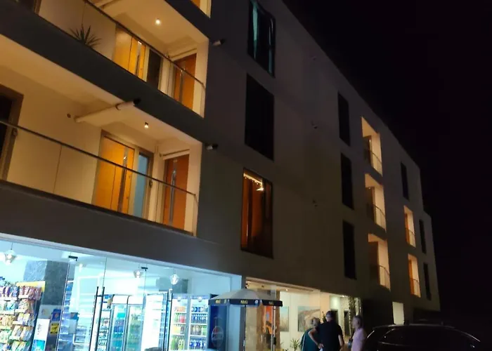 White Boutique Hotel-