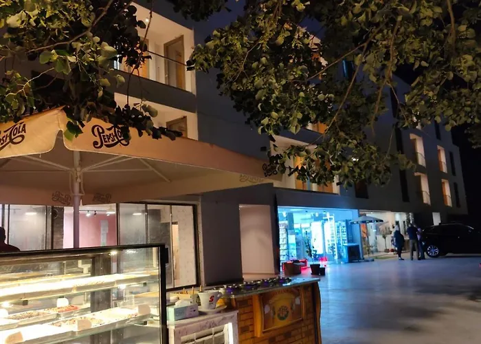 White Boutique Hotel- *